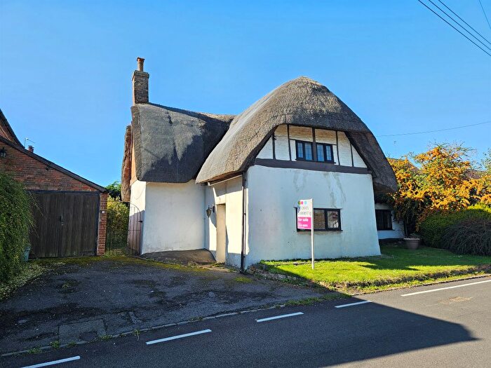 2 Bedroom Property For Sale In Bishopstone, Aylesbury, HP17