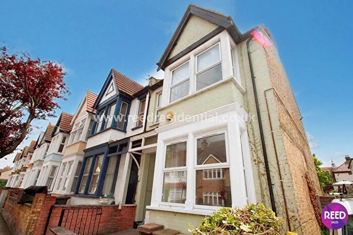1 Bedroom Flat To Rent In Pall Mall, Leigh On Sea, SS9