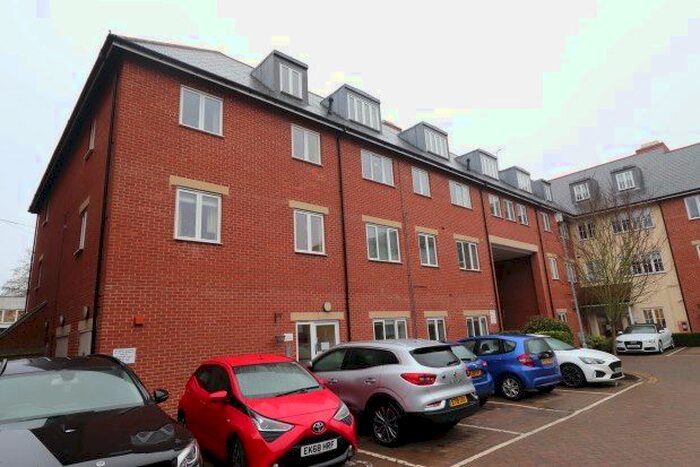 2 Bedroom Flat To Rent In Ongar Road, Brentwood CM15