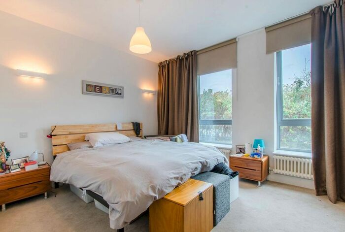 2 Bedroom Flat To Rent In County Street, London Bridge, London, SE1