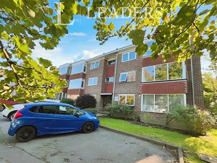 2 Bedroom Apartment To Rent In Goldstone Crescent, Hove, BN3