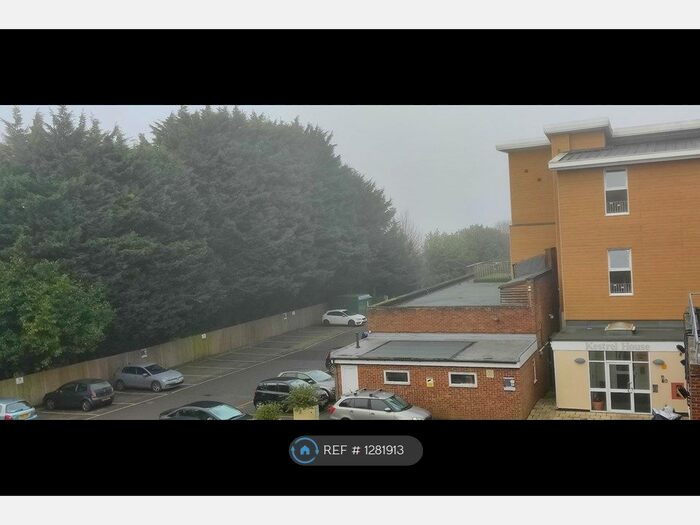 2 Bedroom Flat To Rent In Kestrel House, Biggin Hill, Westerham TN16