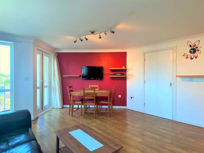2 Bedroom Apartment To Rent In Wolf Lane, Windsor, SL4