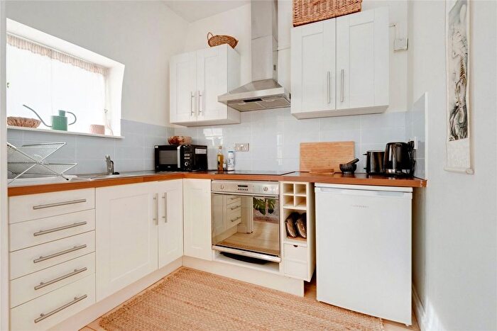 1 Bedroom Flat To Rent In Rostrevor Road, London, SW6