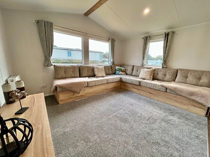 2 Bedroom Mobile/park Home For Sale In Halt Road, Goonhavern, Truro, TR4