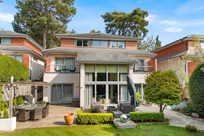 5 Bedroom Detached House For Sale In Woodland Drive, Cobham, KT11