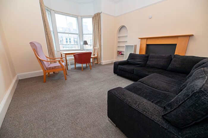 2 Bedroom Flat To Rent In Dalkeith Road, Edinburgh, EH16