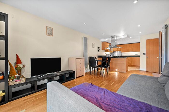 2 Bedroom Flat For Sale In Millharbour, Millwall, E14