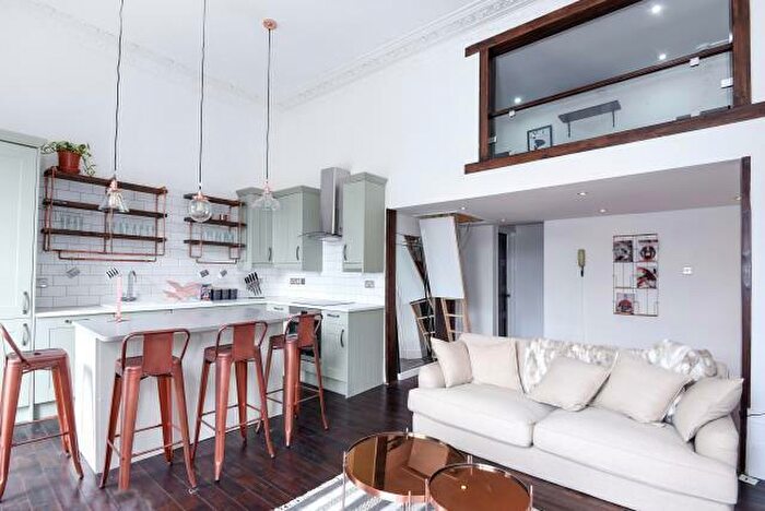 2 Bedroom Apartment To Rent In Heritage Court, Castle Hill, RG1