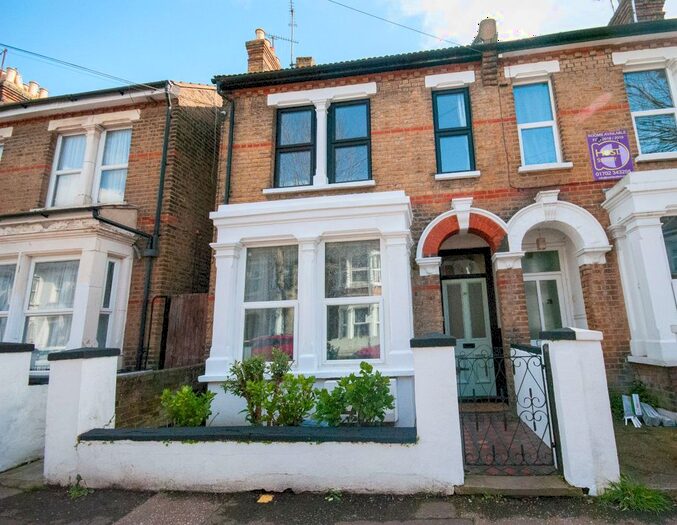 2 Bedroom Flat To Rent In Ashburnham Road, Southend-On-Sea, SS1