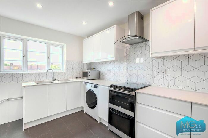 2 Bedroom Flat To Rent In Whittington Court, Aylmer Road, London, N2