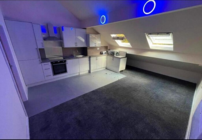 6 Bedroom House To Rent In Regent Park Terrace, Leeds, LS6