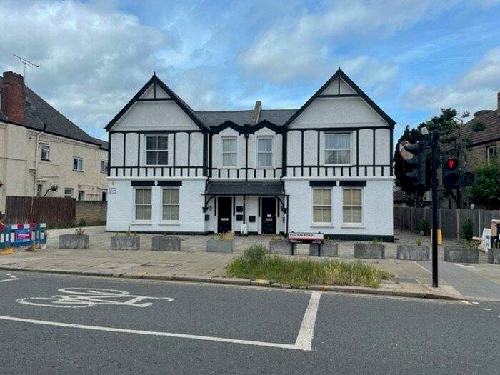 Apartment To Rent In Station Road, London, London, N21