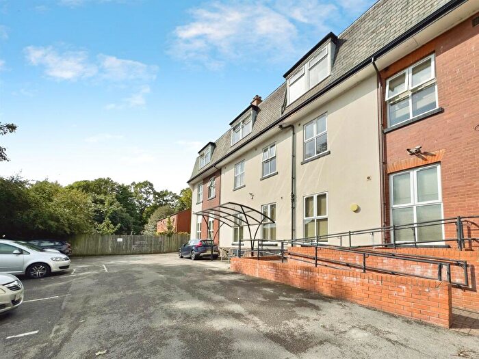1 Bedroom Flat For Sale In Lovell Park Hill, Leeds, LS7
