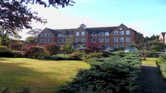 2 Bedroom Flat To Rent In West Drive, Sonning, Reading, RG4