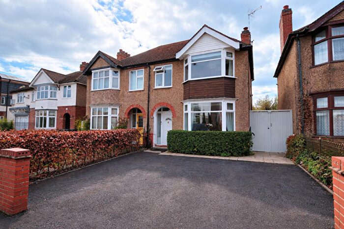 3 Bedroom Semi Detached House For Sale In Cape Road, Warwick, CV34