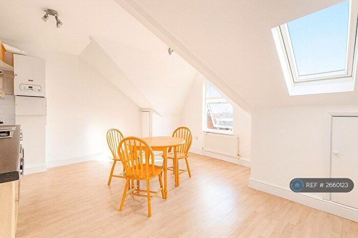 1 Bedroom Flat To Rent In Fairbridge Road, London, N19