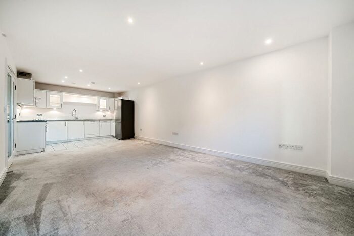 2 Bedroom Flat To Rent In Sherman Road, Bromley, BR1