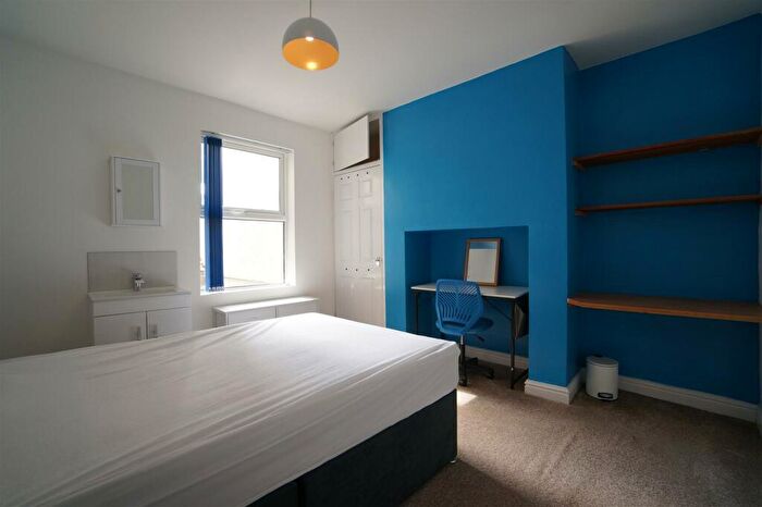 8 Bedroom House To Rent In College Road, Bangor, LL57