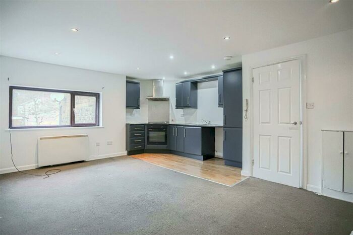 1 Bedroom Flat To Rent In Burnley Road, Rossendale, BB4