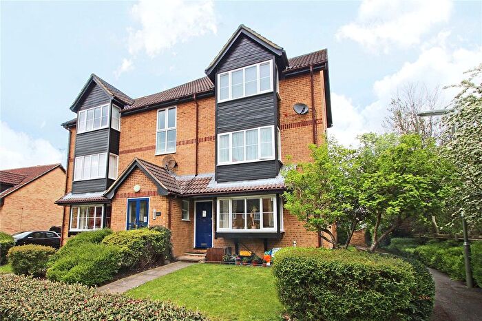 Studio To Rent In Monks Crescent, Addlestone, Surrey, KT15