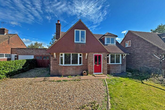 4 Bedroom Link Detached House For Sale In Earl Howe Road, Holmer Green, HP15