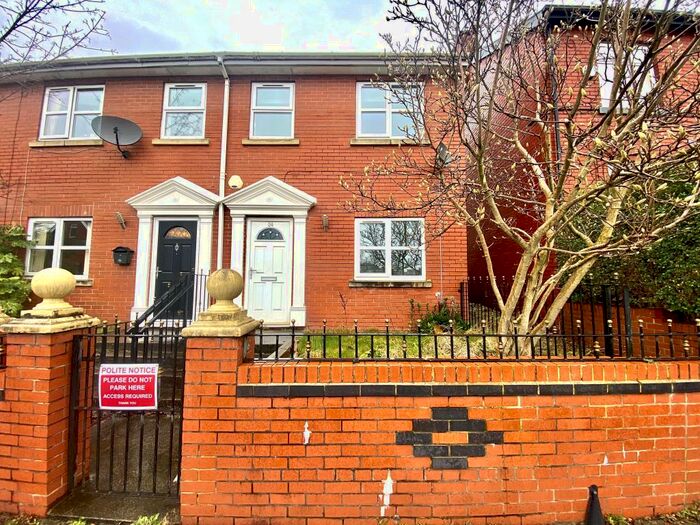 3 Bedroom House To Rent In Abingdon Street, Ashton-Under-Lyne, OL6