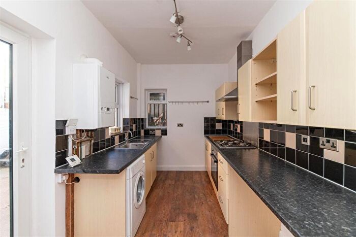 2 Bedroom Flat To Rent In Stratford Grove West, Heaton, Newcastle Upon Tyne, NE6