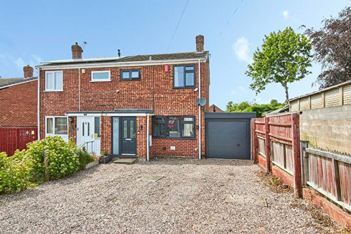 3 Bedroom Semi-Detached House For Sale In Valley Rise, Swadlincote, DE11