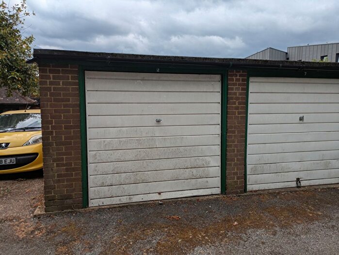 Garage / Parking To Rent In , Great North Road, East Finchley, N2