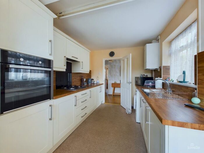 3 Bedroom Semi-Detached House For Sale In Whitfield Road, Scunthorpe, DN17