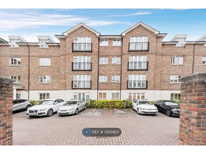 2 Bedroom Flat To Rent In Trinity Court, Dartford, DA1