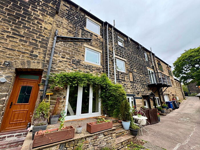 1 Bedroom Terraced House For Sale In Manchester Road, Thurlstone, Sheffield, S36