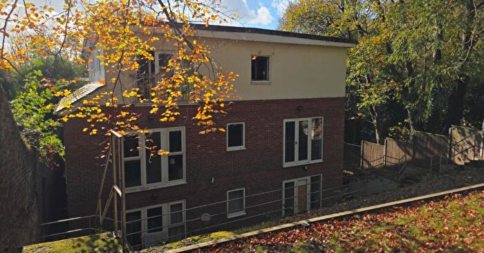 5 Bedroom House Of Multiple Occupation For Sale In Flat, Archway Road, London, Islington, N19