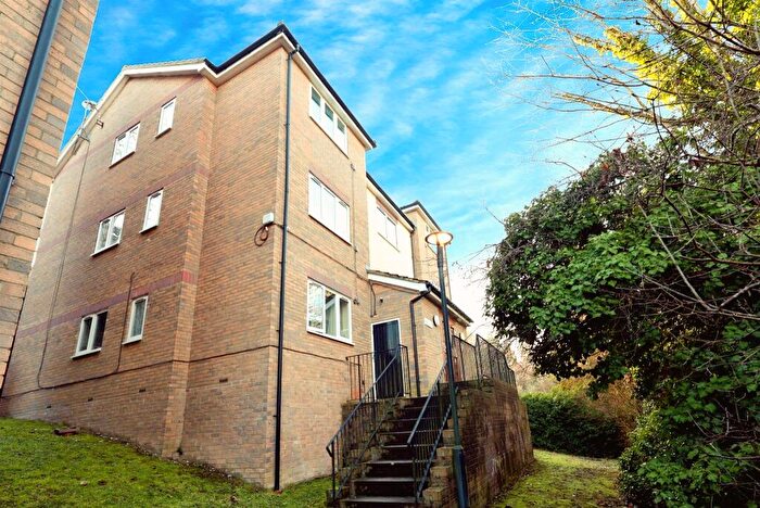 2 Bedroom Flat For Sale In Lingfield Close, High Wycombe, HP13