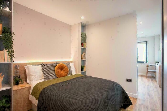 Studio To Rent In College Road, East Croydon, London, CR0