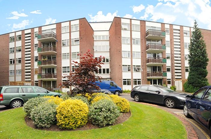 2 Bedroom Flat To Rent In Kemnal Road, Chislehurst, Kent, BR7