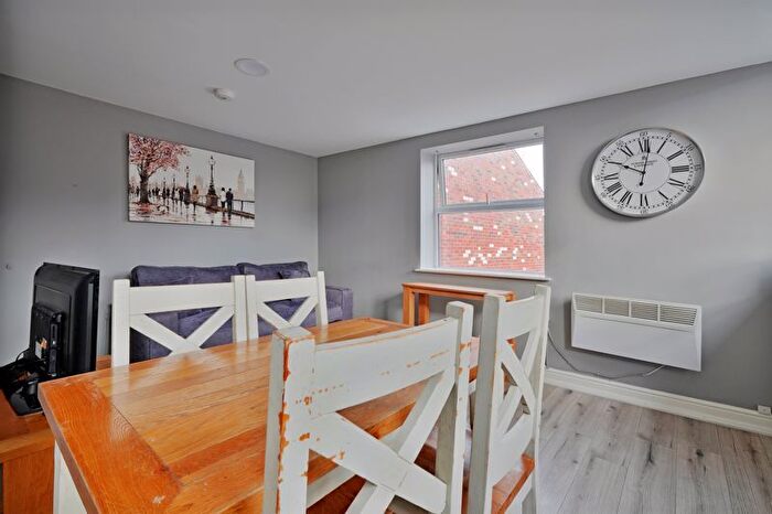 2 Bedroom Flat To Rent In Flat B, Furnace Hill, Sheffield, S3