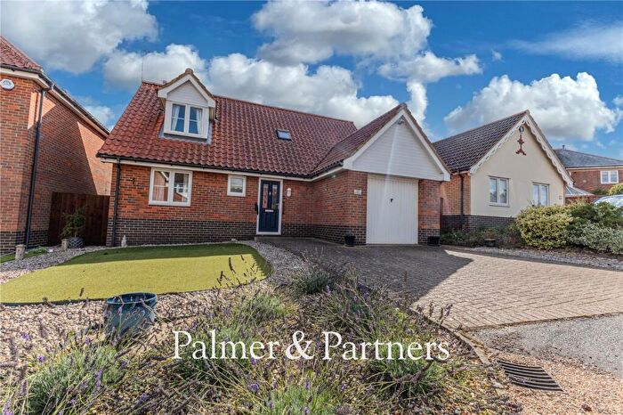 2 Bedroom Detached House For Sale In Foxwood Crescent, Rushmere St. Andrew, Ipswich, Suffolk, IP4