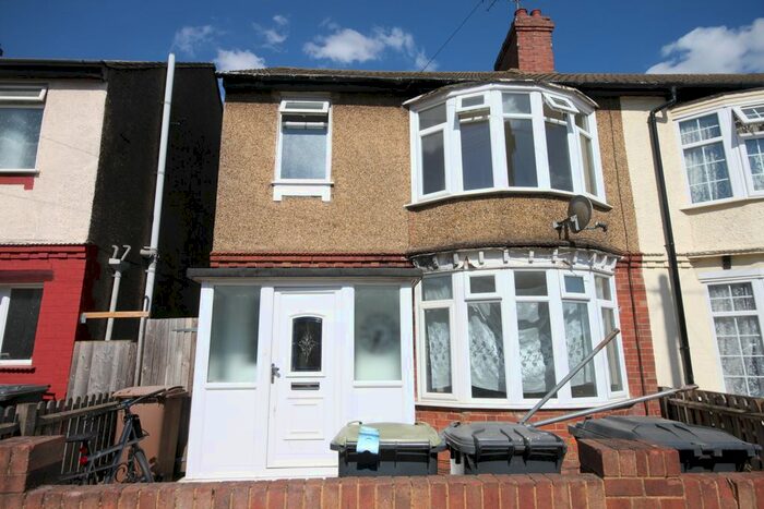 3 Bedroom Semi-Detached House To Rent In Beechwood Road, Luton, LU4