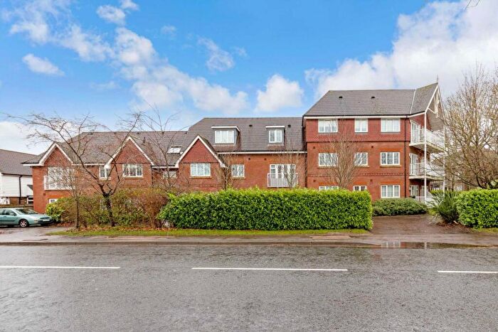 3 Bedroom Flat To Rent In Hurst Court, Horsham, RH12