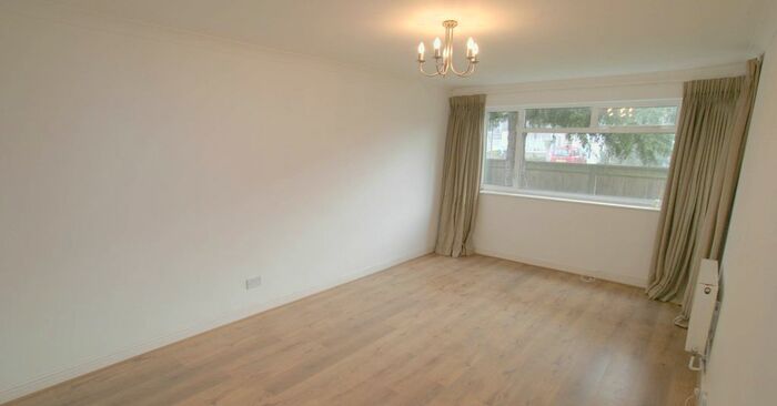 2 Bedroom Flat To Rent In St. Leonards Road, Windsor SL4