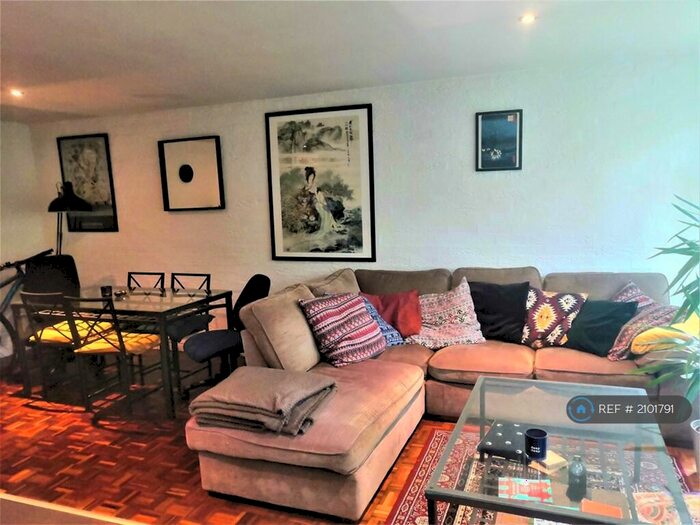 2 Bedroom Flat To Rent In Shaw Lane, Leeds, LS6