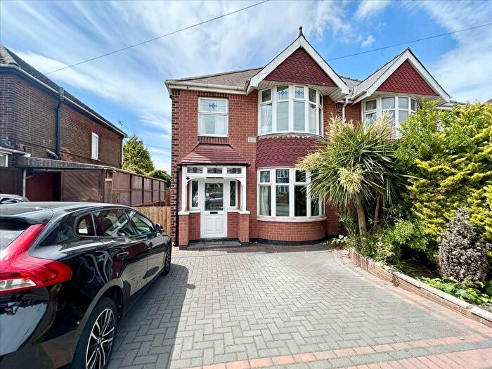 3 Bedroom Semi-Detached House For Sale In Glover Road, Scunthorpe, DN17