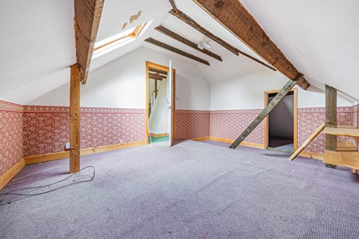 3 Bedroom Bungalow For Sale In Highridge, Alton, Hampshire, GU34