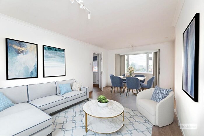 2 Bedroom Flat To Rent In Hatch Lane, London, E4
