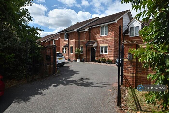 3 Bedroom Semi-Detached House To Rent In Dolphin Close, Wokingham, RG41