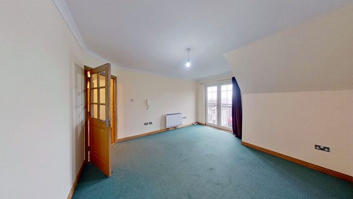 3 Bedroom Flat To Rent In Croft An Righ, Inverkeithing, KY11