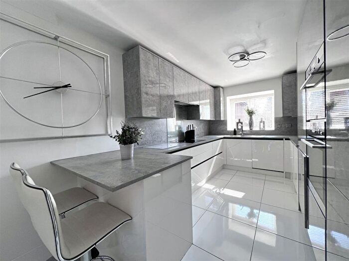 3 Bedroom Property For Sale In Mortons Fork, Blue Bridge, Milton Keynes, MK13