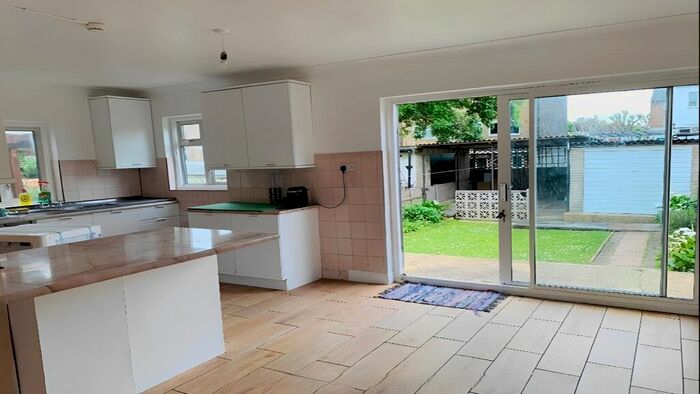 5 Bedroom Semi-Detached House To Rent In Vivian Gardens, Wembley, HA9